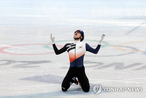 El patinador de velocidad sobre pista corta Hwang Dae-heon le da a Corea del Sur su primer oro en Pekín con una carrera emocionante
