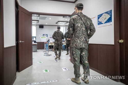Troops begin casting early votes for next week's presidential election