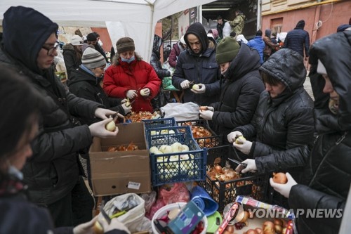 [우크라 침공] '러 포위' 마리우폴 식량난…"시민들 죽어가고 있어"
