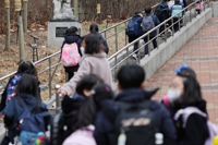 서울 학교서 주말 사흘간 학생 1만5710명 확진…교직원은 1476명