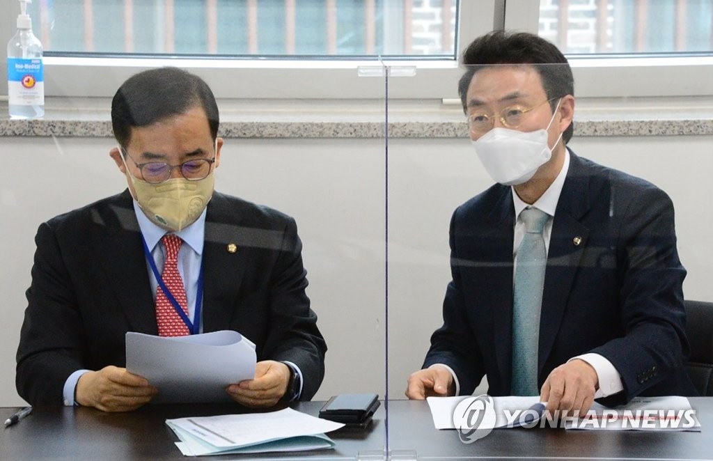 인수위에 요구사항 전달하는 권택환 교총회장 직무대행