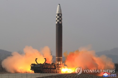 북한 김정은, 신형ICBM 화성-17형 시험발사 명령