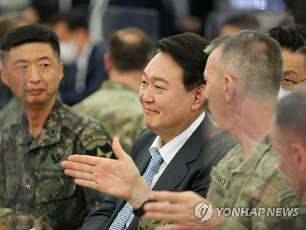 This photo, provided on April 7, 2022 by the U.S. Forces Korea, shows then President-elect Yoon Suk-yeol (C) meeting with South Korean and U.S. military personnel during a visit to Camp Humphreys, a key U.S. base in Pyeongtaek, 70 kilometers south of Seoul. (PHOTO NOT FOR SALE) (Yonhap) 