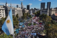아르헨티나, 살인적 물가 상승에 기준금리 2.5%P 인상