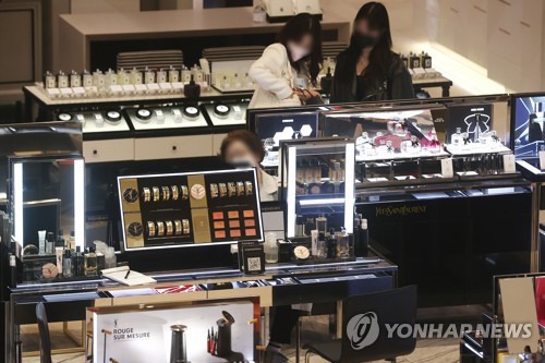 거리두기 해제 소식에 색조 화장품 인기