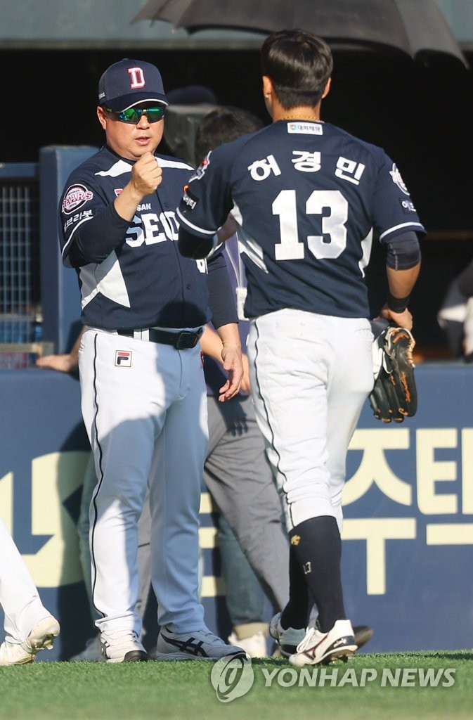 김태형 두산 감독과 허경민