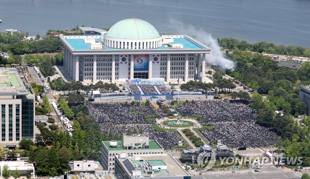 Cette photo prise le mardi 10 mai 2022 montre la cérémonie d'investiture du président Yoon Suk-yeol qui se tient devant l'Assemblée nationale à Séoul. 