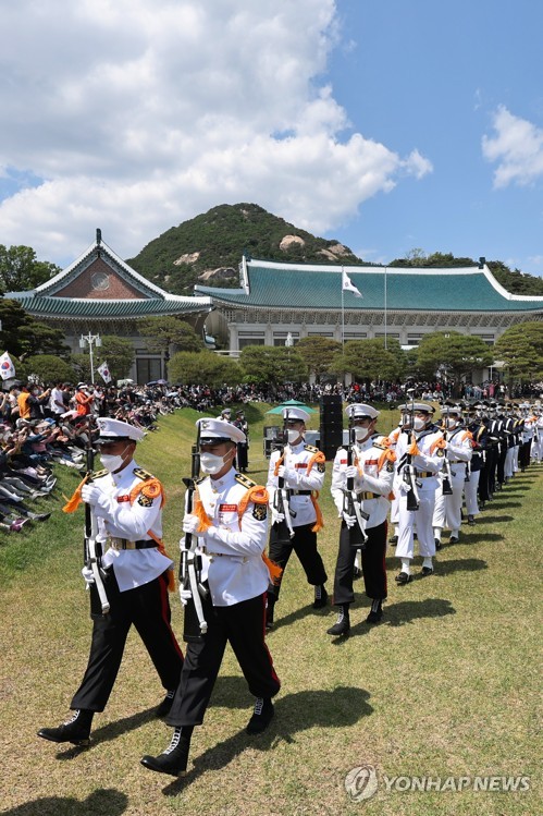 Honor guards at Cheong Wa Dae