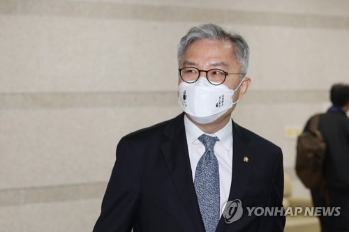민주, '성희롱 발언' 최강욱 당원 자격정지 6개월