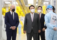 (4th LD) Yoon, Biden tour Samsung chip plant ahead of summit