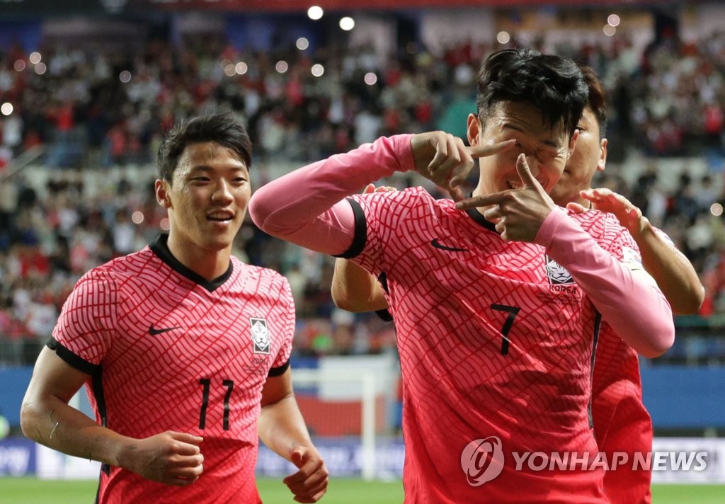(LEAD) Lineup changes lead to promising offense for S. Korea in friendly win