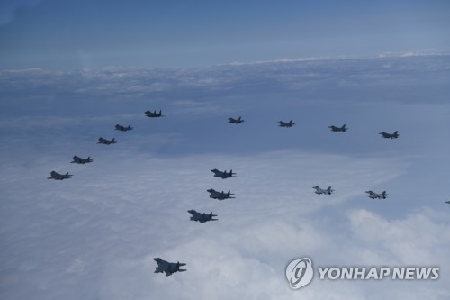 Exercices aériens conjoints des alliés en réponse aux tirs de missiles du Nord