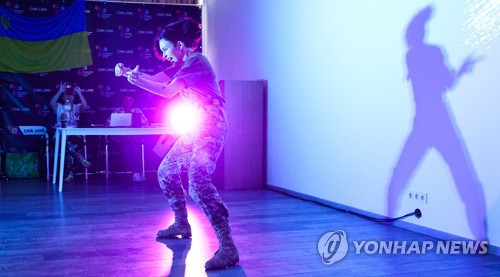K-POP 댄스로 이겨내는 전쟁의 불안