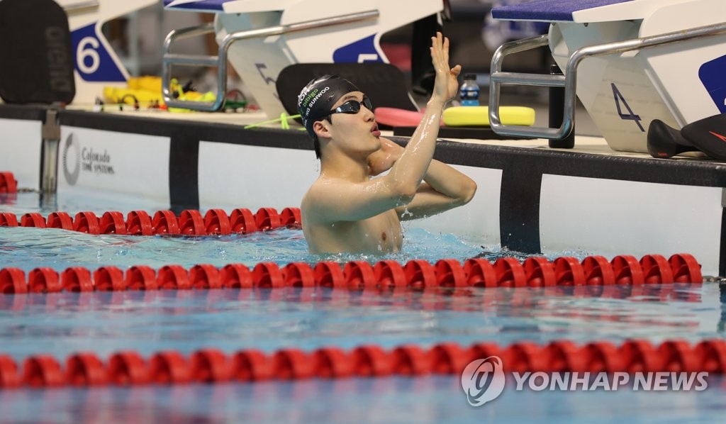 South Korean swimmer Hwang Sun-woo trains at the National Training Center in Jincheon, some 90 kilometers south of Seoul, on June 14, 2022. (Yonhap)