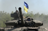 우크라 동부 돈바스서 이동하는 우크라군 탱크