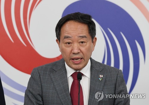 Kang Seung-kyoo, senior presidential secretary for civil society, briefs reporters on a new website launched by the presidential office at the Yongsan Presidential Office in Seoul on June 23, 2022. (Yonhap)