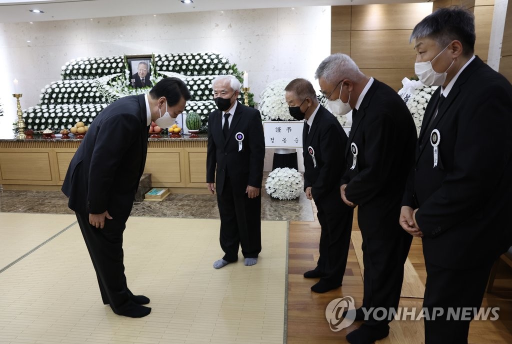 الرئيس يون يقدم تعازيه في وفاة نائب رئيس الوزراء الأسبق جو سون
