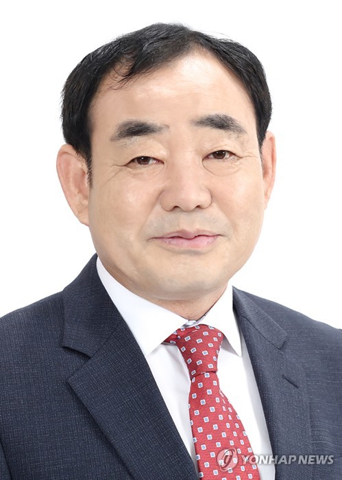 울산시의회 의장에 추대된 김기환 의원