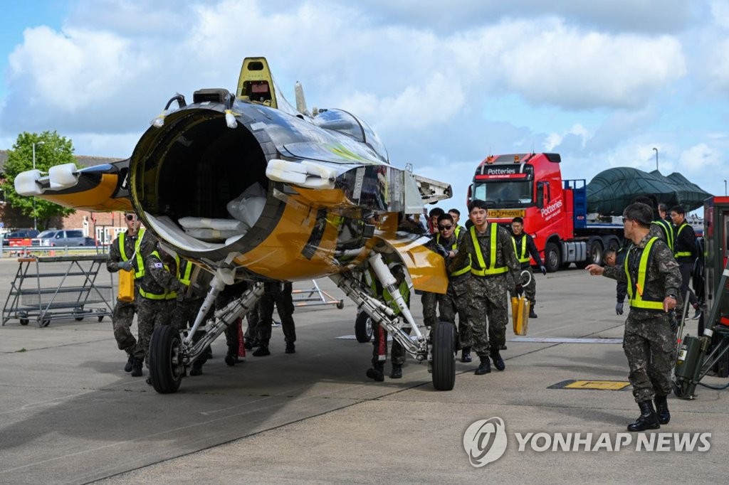 공군 특수비행팀 블랙이글스, 영국 국제 에어쇼 출격 준비 완료