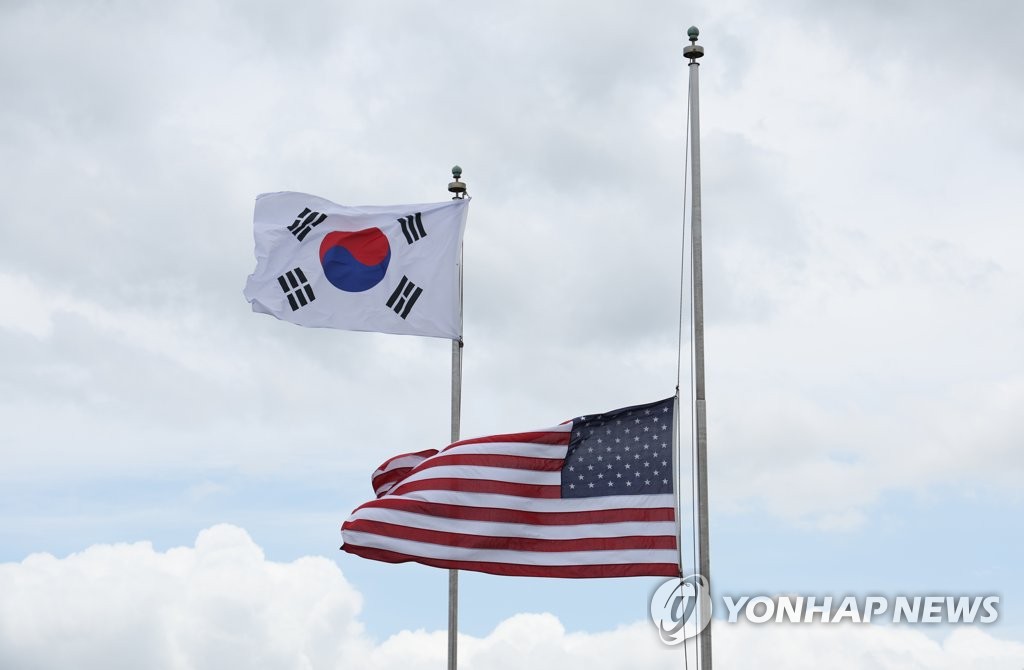 South Korean and U.S. national flags are hung at Kunsan Air Base in Gunsan, 275 kilometers south of Seoul, on July 7, 2022. (Yonhap)