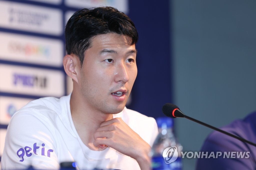 L'attaquant de Tottenham Hotspur Son Heung-min lors d'une conférence de presse au Seoul World Cup Stadium, le 12 juillet 2022, à la veille du match d'exhibition de Tottenham contre l'équipe K League.