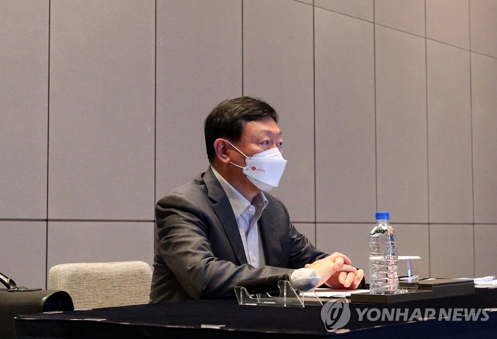 신동빈 "과거 성공 잊어라"…경영키워드는 '언러닝 이노베이션'