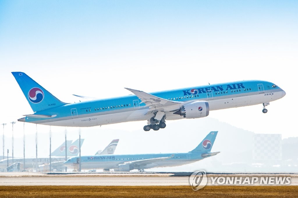 This file photo offered by Korean Air shows a B787-9 aircraft taking off from a local airport. (PHOTO NOT FOR SALE) (Yonhap)