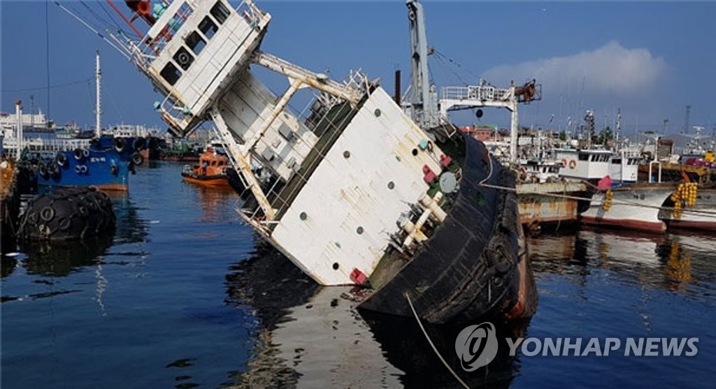 부산항 북항 곳곳에 선박 544척 방치 또는 장기 계류