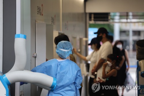 신규확진 4198명…1주 전보다 약 100명 줄어