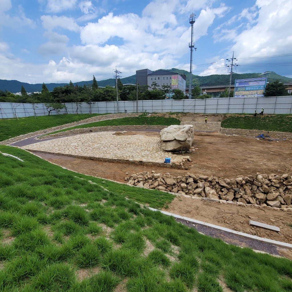 공사 중단된 김해 구산동 지석묘