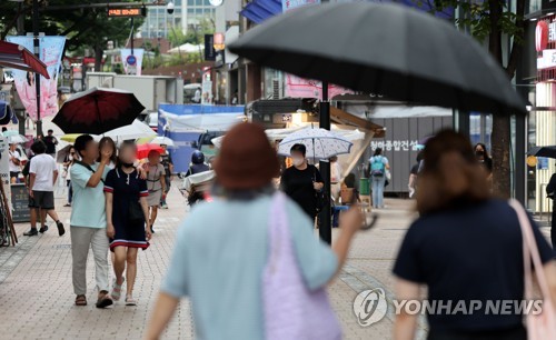 비 내리는 명동거리