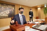 의사봉 두드리는 이창용 총재