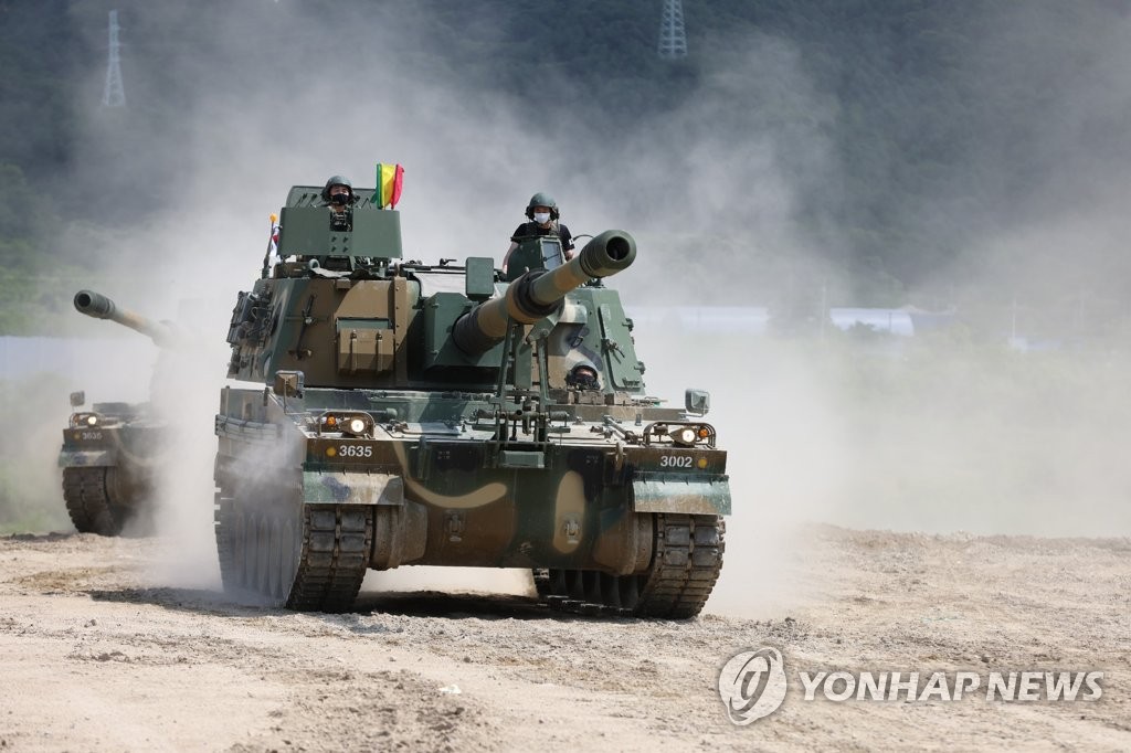 This photo, provided by Hanwha Defense Co., shows K9 self-propelled howitzers. (PHOTO NOT FOR SALE) (Yonhap)