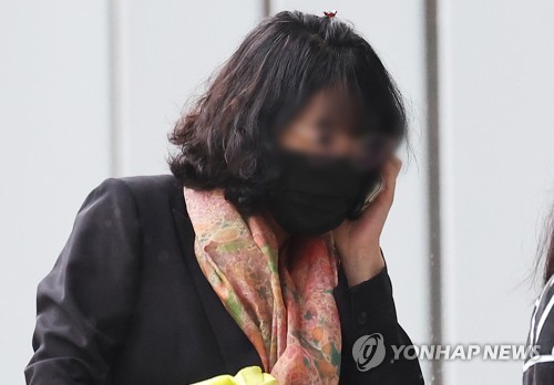 '법카유용' 배모씨 재판부, 검찰 자료 복사 지연에 "이유 뭔가?"