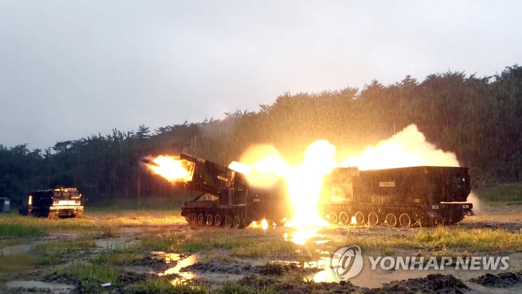 지난 8월 강릉에서 진행된 한미 연합 다연장로켓 실사격 훈련