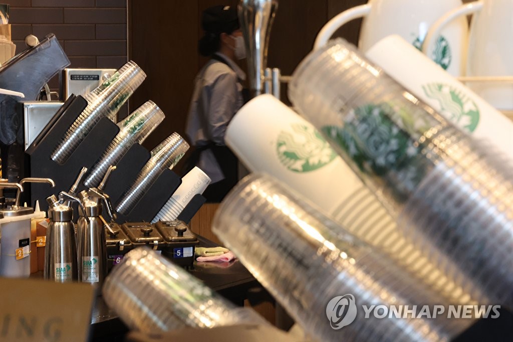 서울의 한 커피전문점에 놓인 일회용 컵의 모습. [연합뉴스 자료사진]