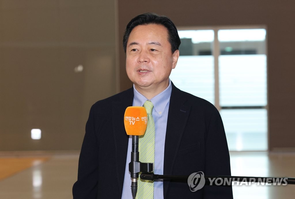 South Korea's Vice Foreign Minister Cho Hyun-dong speaks to reporters before leaving for the United States from Incheon International Airport, west of Seoul, on Sept. 14, 2022. (Yonhap) 