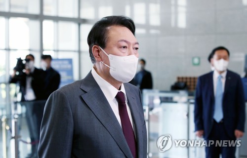 Yoon dénonce la corruption présumée dans un projet d'énergie du gouvernement précédent