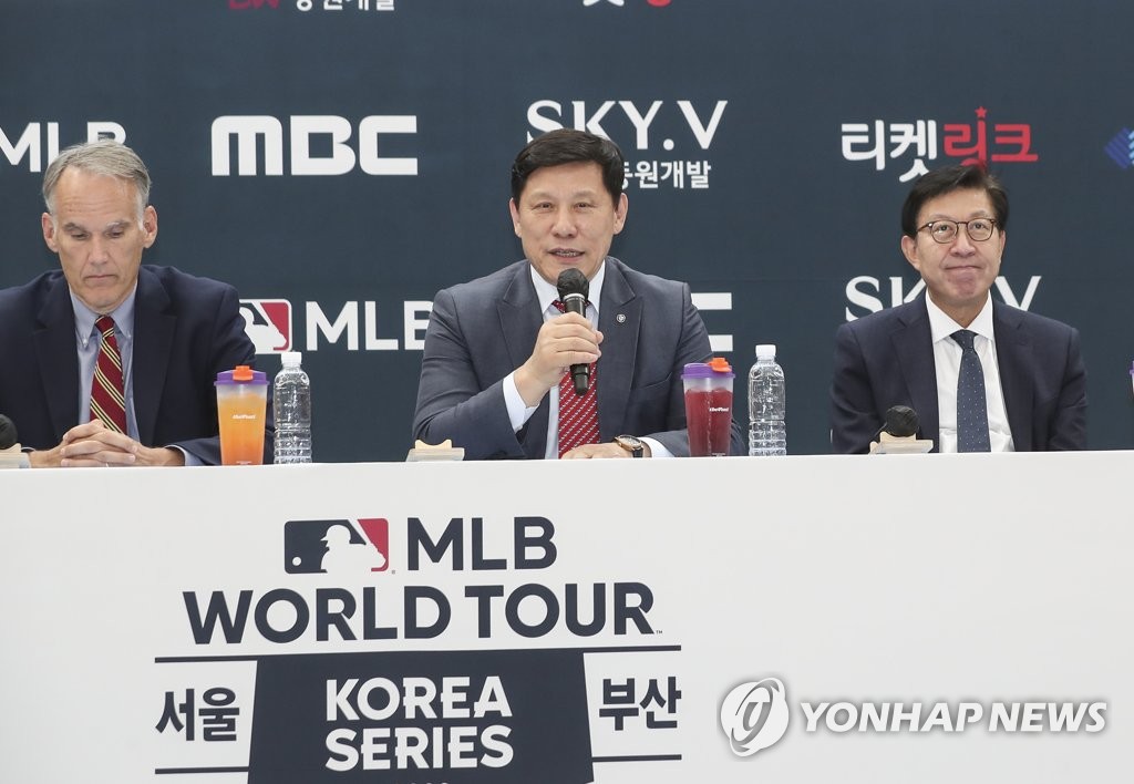 Heo Koo-youn (C), commissioner of the Korea Baseball Organization, speaks during the press conference for MLB World Tour's Korea Series at Busan City Hall in Busan, 325 kilometers southeast of Seoul, on Sept. 19, 2022. (Yonhap)