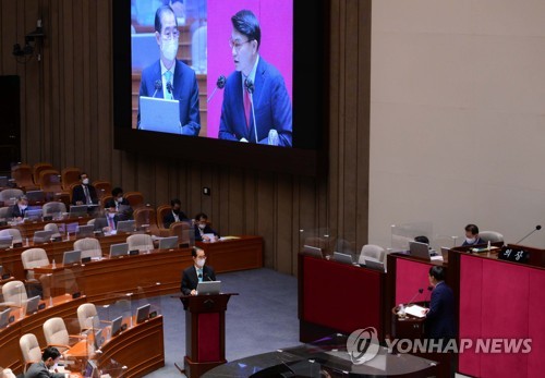 대정부질문 이틀째…'조문 취소'·영빈관 신축 예산 전방위 충돌