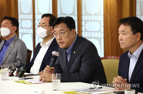 당정, '역대 최대' 쌀 45만t 시장격리…스토킹 처벌 강화 추진