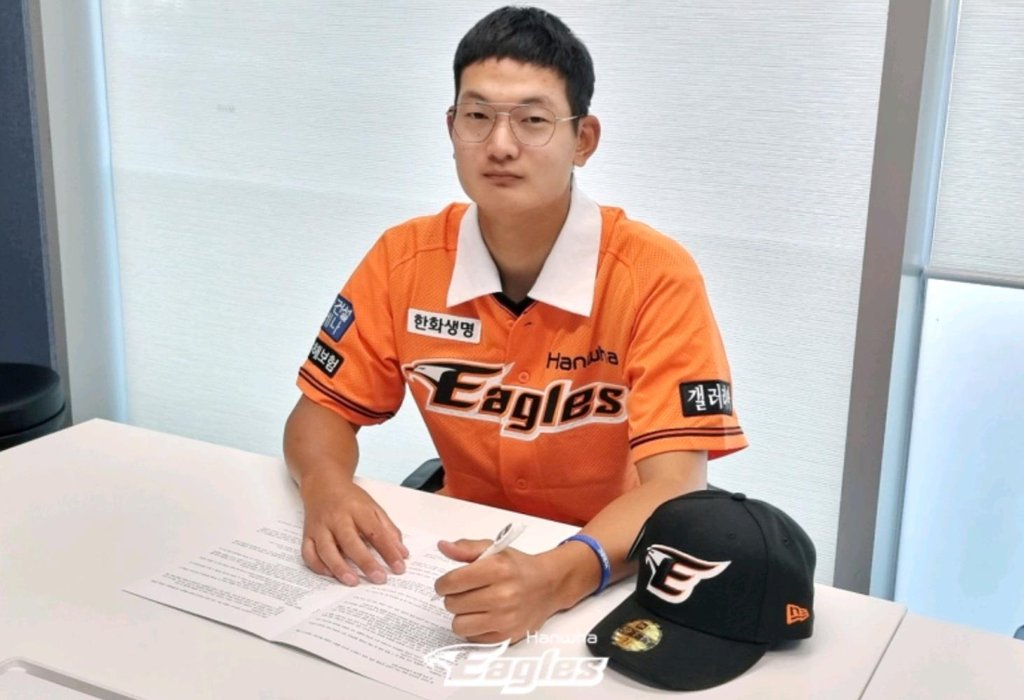 This file photo provided by the Hanwha Eagles on Sept. 27, 2022, shows the team's rookie pitcher Kim Seo-hyeon. (PHOTO NOT FOR SALE) (Yonhap)