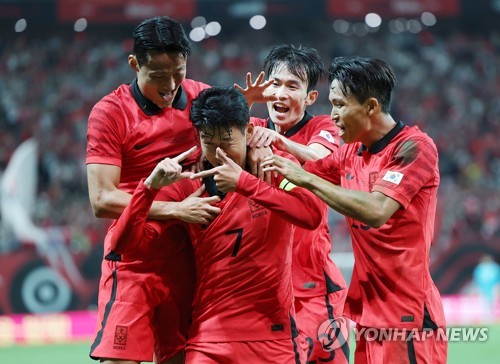 '손흥민 헤딩골' 벤투호, 카메룬에 1-0 승리 