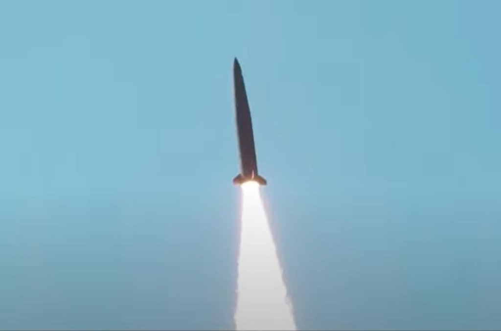 اكتشاف فيديو يظهر صاروخا «شبيها بالأسلحة النووية» لأول مرة بمناسبة يوم القوات الوطنية