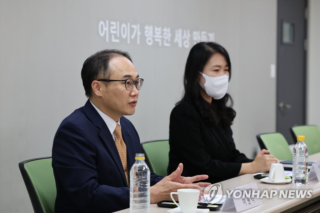 이원석 총장, 서울동남권 아동보호전문기관 방문