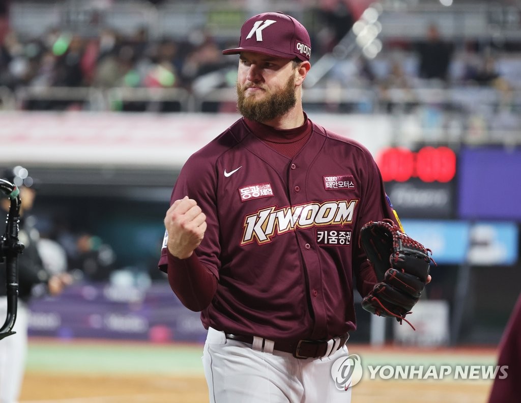 Kiwoom Heroes starter Tyler Eppler pumps his fist after completing the bottom of the fifth inning against the KT Wiz in Game 3 of the first round in the Korea Baseball Organization postseason at KT Wiz Park in Suwon, 35 kilometers south of Seoul, on Oct. 19, 2022. (Yonhap)