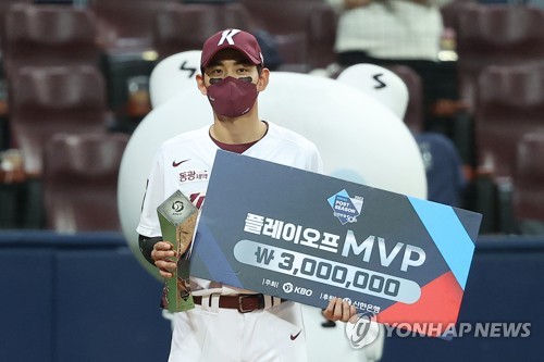 04th Aug, 2022. Baseball: Kiwoom Heroes vs. SSG Landers Yasiel Puig of the  Kiwoom Heroes celebrates after hitting a double during a Korea Baseball  Organization regular season game against the SSG Landers