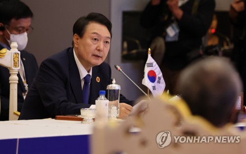 (LEAD) Yoon unveils S. Korea's strategy for free, peaceful, prosperous Indo-Pacific