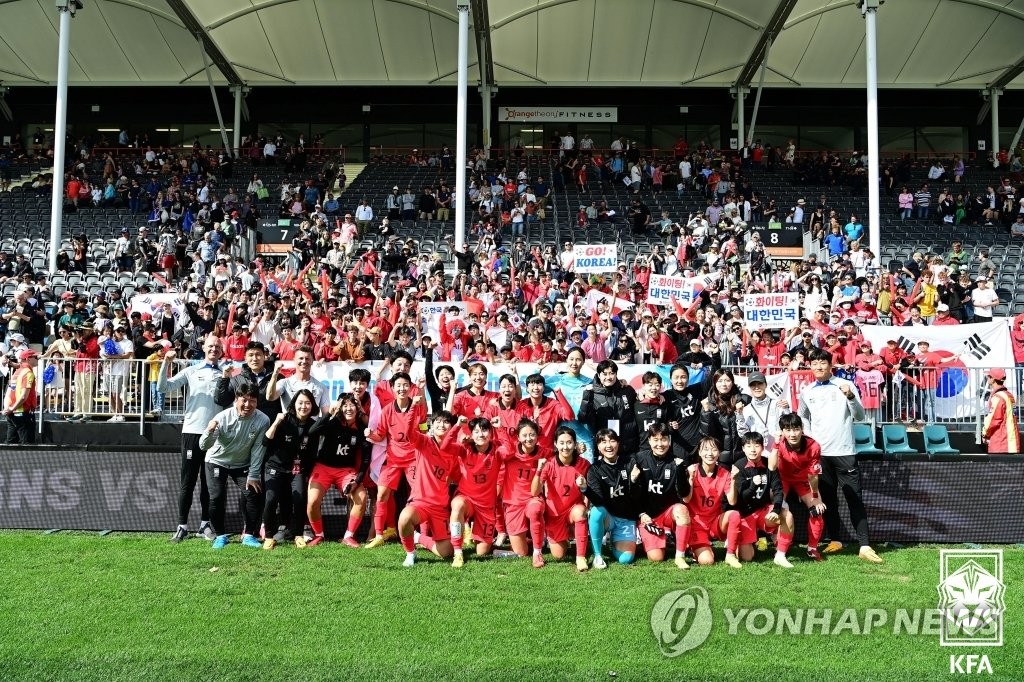 In this Nov. 12, 2022, file photo provided by the Korea Football Association, players and coaches of the South Korean women's national football team celebrate their 1-0 victory over New Zealand in a friendly match at Orangetheory Stadium in Christhchurch, New Zealand. (PHOTO NOT FOR SALE) (Yonhap)