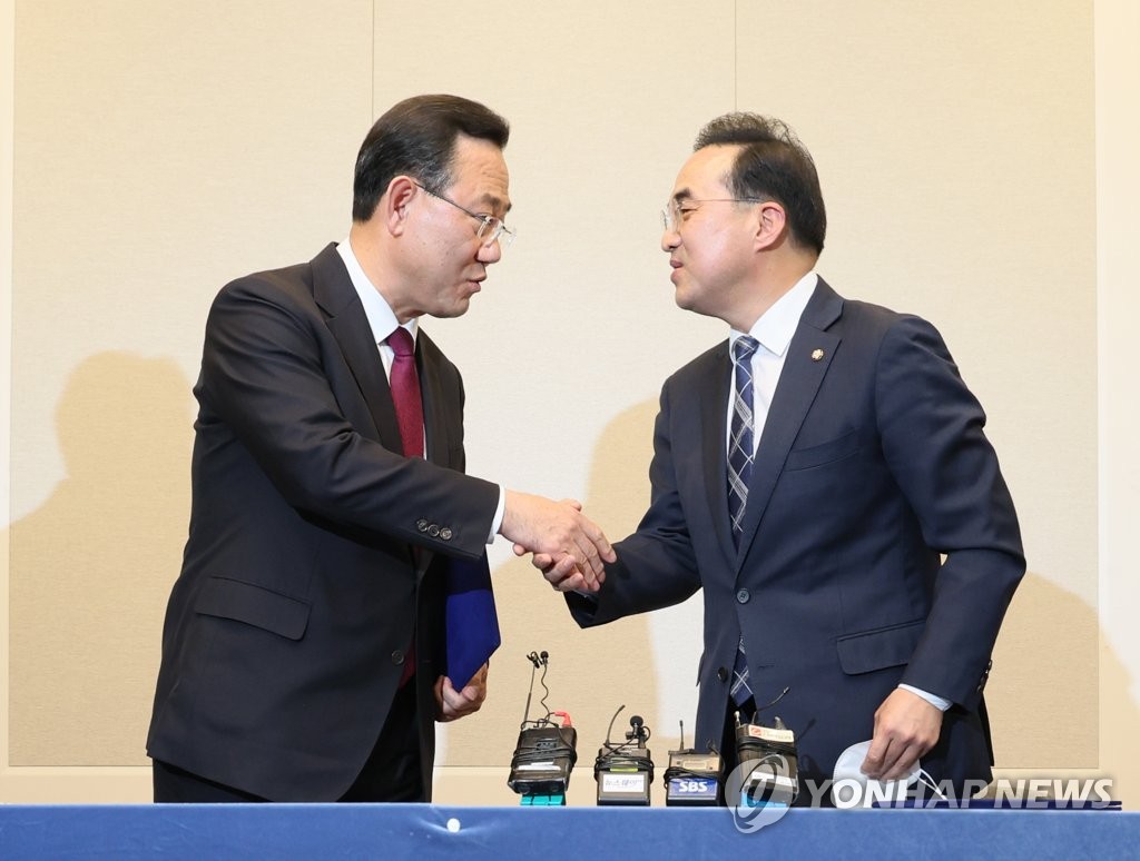 국민의힘 주호영(왼쪽)·더불어민주당 박홍근 원내대표